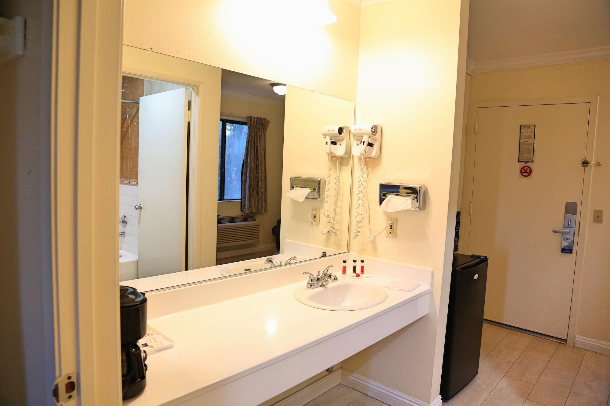 Motel Travelodge By Wyndham 2*